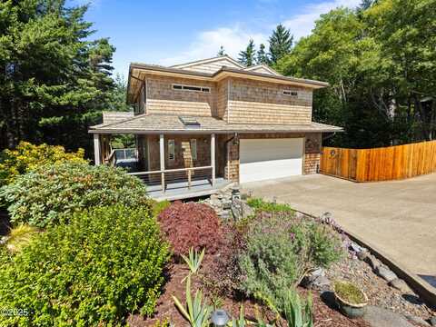 920 NW Highland Circle, Waldport, OR 97394