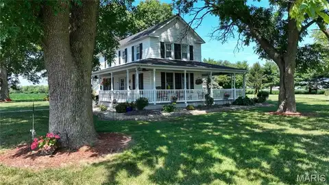 8221 State Route 4, Staunton, IL 62088