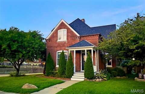 332 N 6th Street, Saint Charles, MO 63301