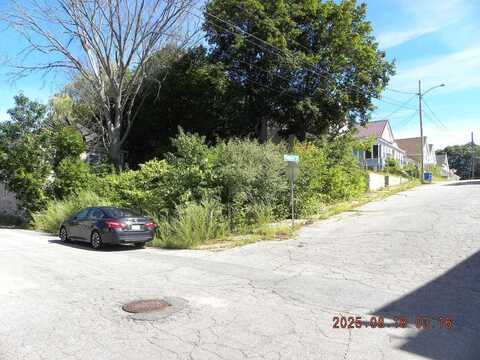 13 Island Avenue, Sanford, ME 04073