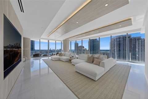 300 Biscayne Boulevard Way, Miami, FL 33131