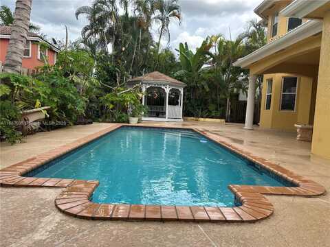 6049 SW 165th Ave, Miami, FL 33193