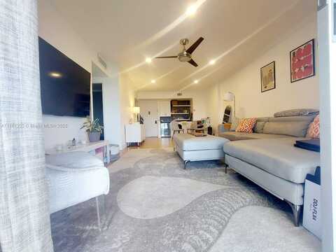 4400 Hillcrest Dr, Hollywood, FL 33021