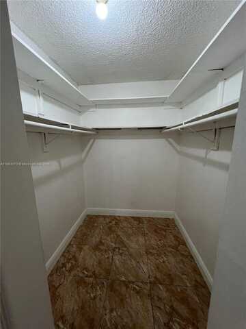1075 W 68th St, Hialeah, FL 33014