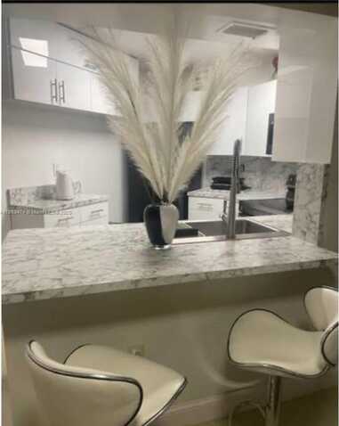 9715 Fontainebleau Blvd, Miami, FL 33172