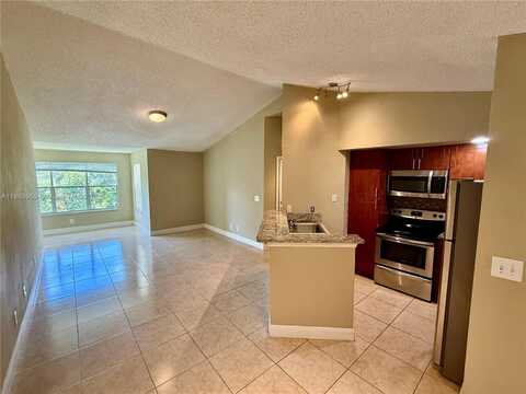 595 Vista Isles Dr, Sunrise, FL 33325