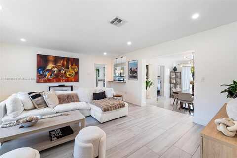 945 NE 82nd St, Miami, FL 33138