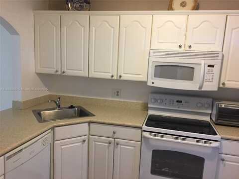2571 Aragon Blvd, Sunrise, FL 33322