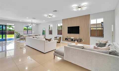 10072 NW 87th Ter, Doral, FL 33178