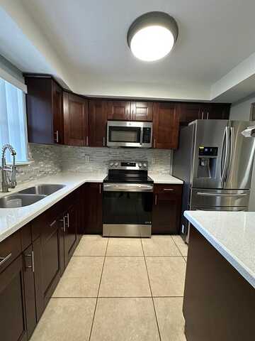 13707 Kendale Lakes Cir, Miami, FL 33183