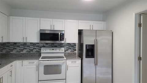 720 SW 7th St, Hallandale Beach, FL 33009