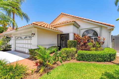 146 Executive Cir, Boynton Beach, FL 33436