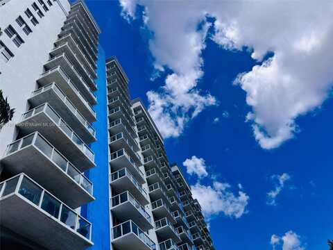 5077 NW 7th St, Miami, FL 33126