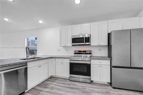 7777 NW 8th Ct, Miami, FL 33150