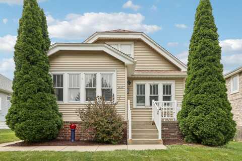 2225 S 62nd St, West Allis, WI 53219