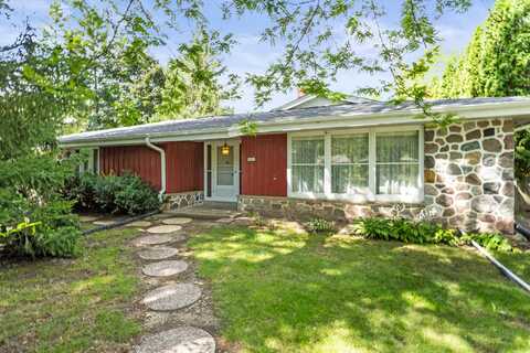 4405 N 110th St, Wauwatosa, WI 53225