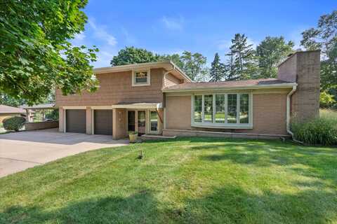 11331 W Carroll Cir, Franklin, WI 53132
