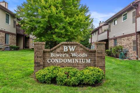 2051 S 102nd St, West Allis, WI 53227