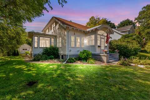 534 S 8th Ave, West Bend, WI 53095