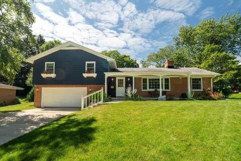 425 Alta Loma Dr, Thiensville, WI 53092