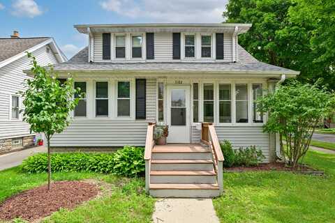 1102 N 70th St, Wauwatosa, WI 53213