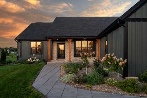 W273n6920 Pintail Ct, Lisbon, WI 53089