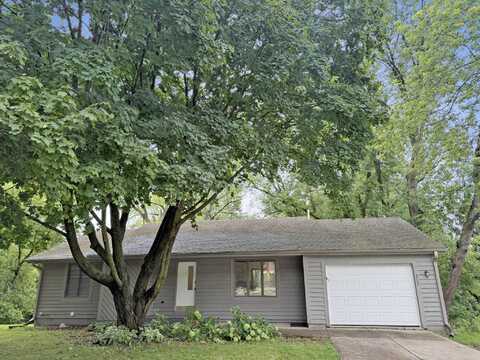 2207 Norwood Dr, Waukesha, WI 53188