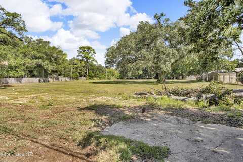 1126 Judge Sekul Avenue, Biloxi, MS 39530