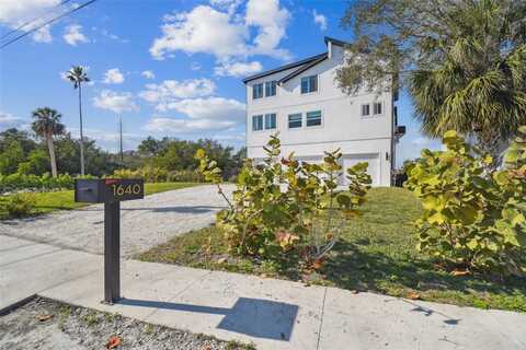 1640 SEA BREEZE DRIVE, TARPON SPRINGS, FL 34689