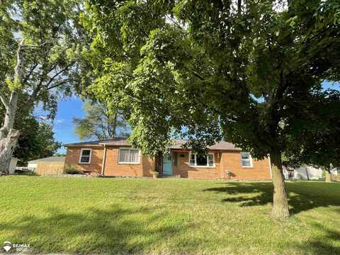 804 Saginaw, Vassar, MI 48768
