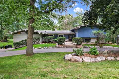 2600 S Christian Hills, Rochester Hills, MI 48309