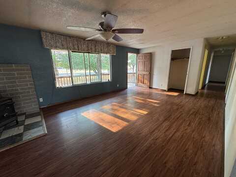 1234 NW 9th Street, Redmond, OR 97756