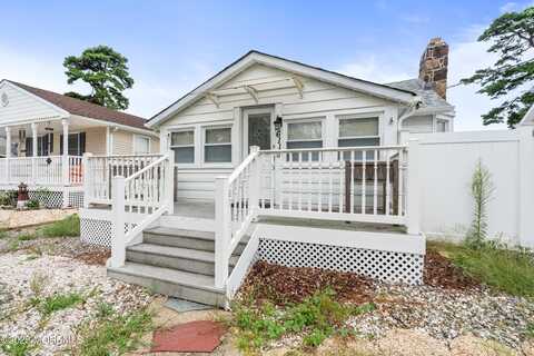611 Parkside Avenue, Toms River, NJ 08753