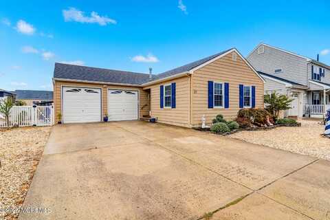 61 Yardarm Court, Bayville, NJ 08721