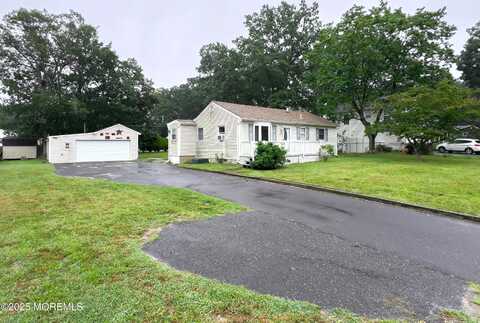 7 Westwood Drive, Howell, NJ 07731