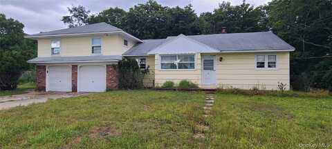 8 N Westbury Road, Hampton Bays, NY 11946