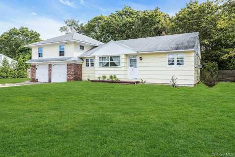 8 N Westbury Road, Hampton Bays, NY 11946