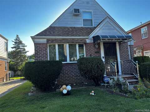 7734 Little Neck Parkway, Glen Oaks, NY 11004