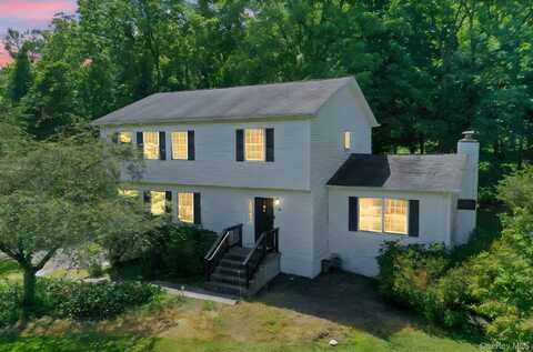 84 Palmer Circle, Poughquag, NY 12570