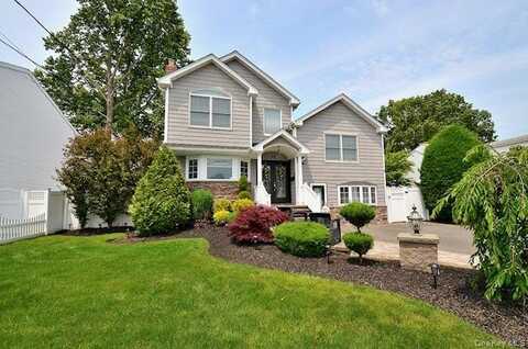 70 Westgate Road, Massapequa Park, NY 11762
