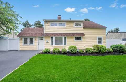 33 Beacon Lane, Hicksville, NY 11801