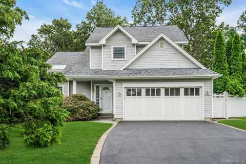 7 Silver Pond Circle, Commack, NY 11725