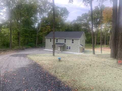 11 E Alexandra Matthews, Clay, NY 12589
