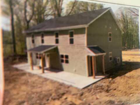 11 E Alexandra Matthews, Clay, NY 12589