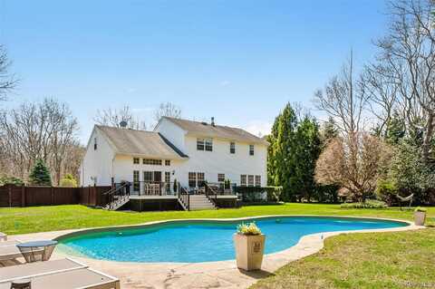 39 Hollow Lane, Westhampton, NY 11977