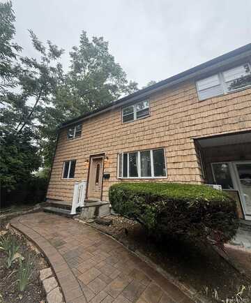 99 Searingtown Road, Albertson, NY 11507