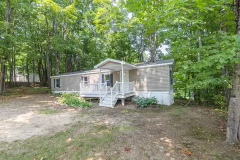 65 High Street, Buckfield, ME 04220