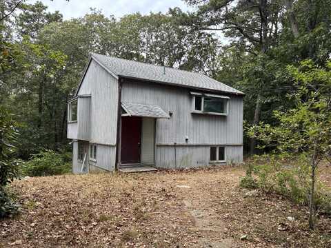 10 Putnam Way, Vineyard Haven, MA 02568