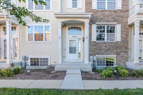 924 Clover Lane, Pingree Grove, IL 60140