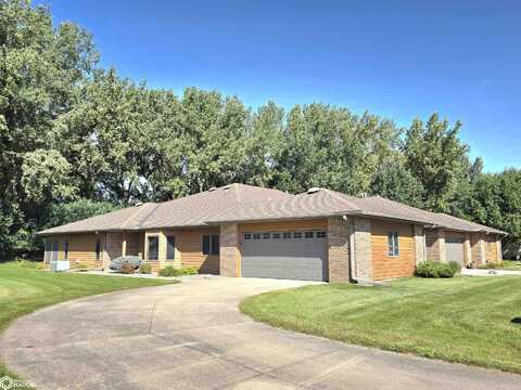 2042 Hunters Ridge Drive, Mason City, IA 50401